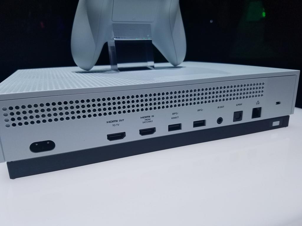 Microsoft da la espalda al Kinect, la nueva Xbox One S ni siquiera
